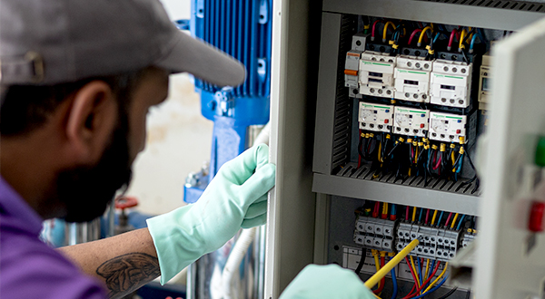 FixWiz-600-x-330-services-ELECTRICIAN FixWiz-600-x-330-services-ELECTRICIAN