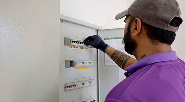 FixWiz-600-x-330-services-Electric-Managment FixWiz-600-x-330-services-Electric-Managment